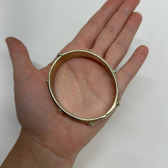 Henri Bendel Metal Bangle Bracelet Enamel Silver Tone White 3D Circle Accents OS - Picture 9 of 10